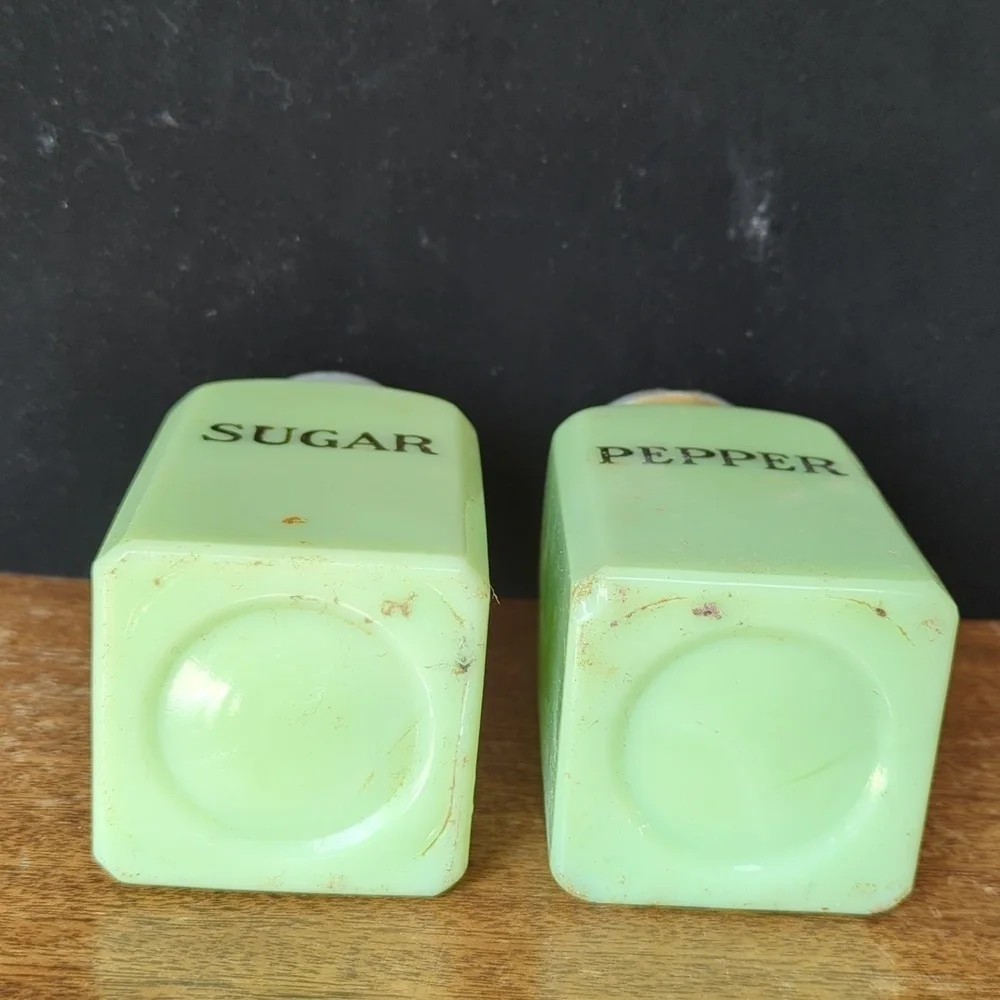 Mckee Jadeite Kitchenware Pepper Shaker - Picture 8 of 8